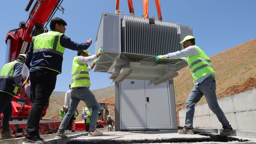 Hakkari'de 10 megavatlık güneş santrali kurulumu başladı