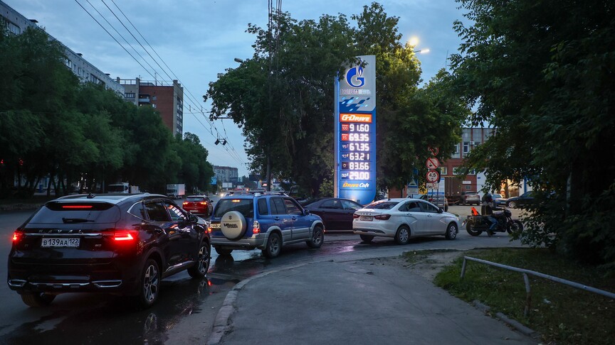 Rusya'da Bazı Bölgelerde Akaryakıt Sıkıntısı Sürüyor