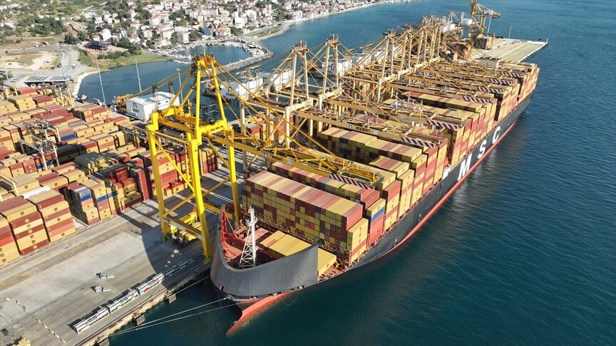 Asyaport'ta Tek Gemide 22 Bin 896 TEU ile Türkiye Rekoru Kırıldı