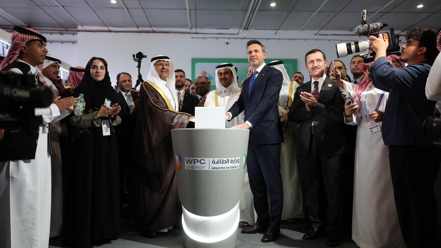 Bayraktar Riyad'da Enerji Diplomasisi Yürüttü: Irak ile Elektrik Hatları, Suudi Arabistan ile 5 Bin Megavatlık Yenilenebilir Ortaklık