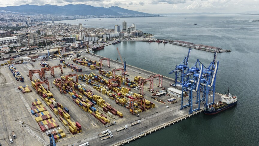 İzmir Limanı İki Fazlı 1,5 Milyar Dolarlık Yatırımla Yenileniyor